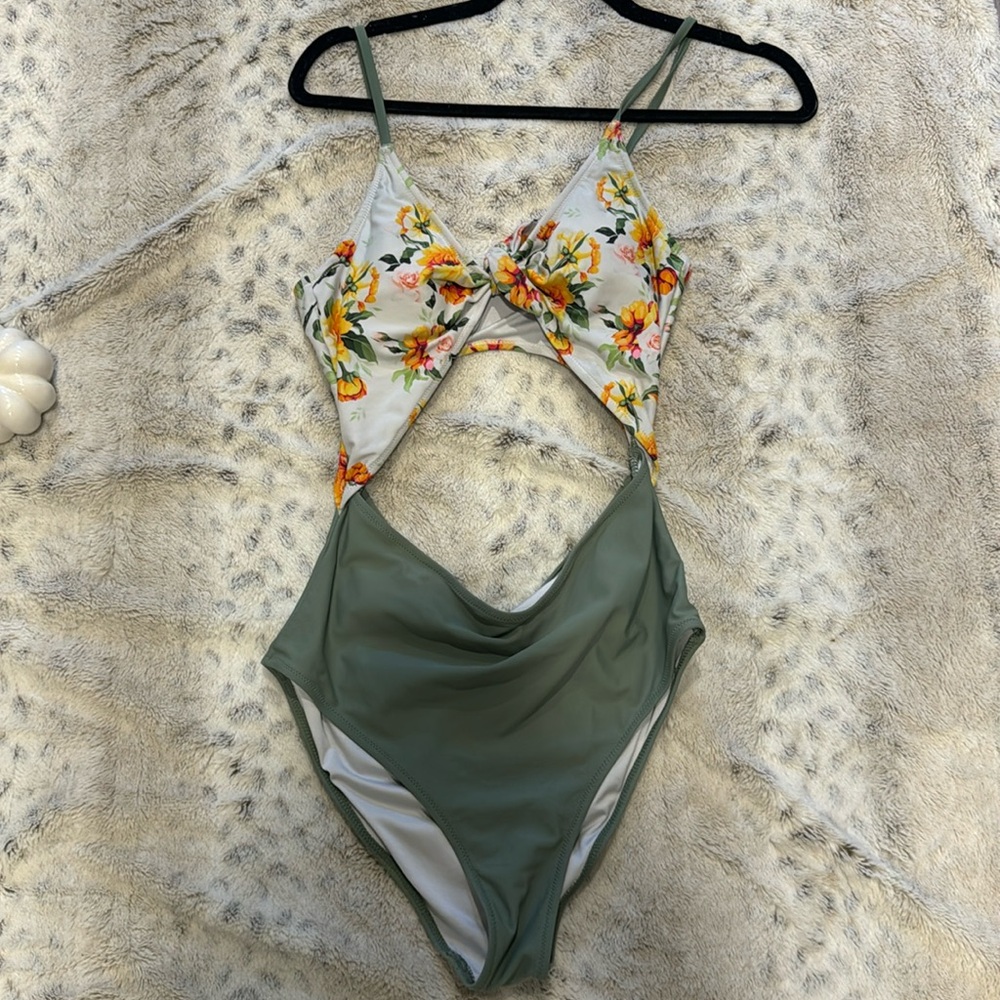 Women’s bathing suit
